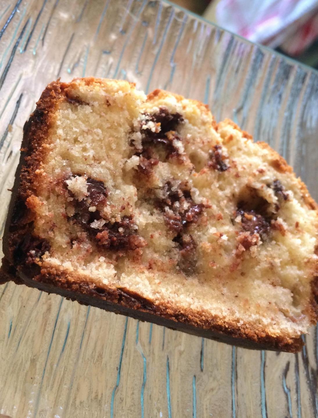 Cake moelleux aux bananes et pépites de chocolat